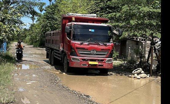 Jadi Akses Alat Berat Proyek Waduk Keureuto, Jalan Sepanjang 5 Km di Paya Bakong Rusak Parah